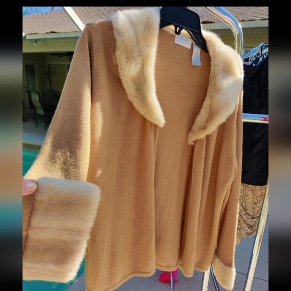 Faux furcollared and cuffs swing sweater - Picture 4 of 15